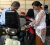 Berkebaya Melayani BBM